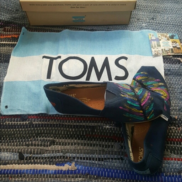 COPY - Toms Peacock Print Shoes - Picture 2 of 7